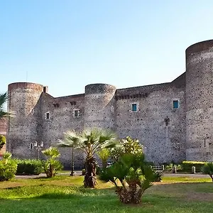 https://la-finestra-sul-castello.taorminaitalyhotels.com