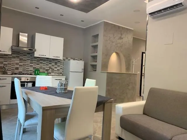 Appartamento Casa Ferdinandea Aeroporto di Catania Fontana Rossa Italia